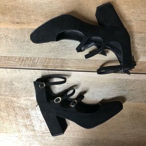 Black, chunky high heel